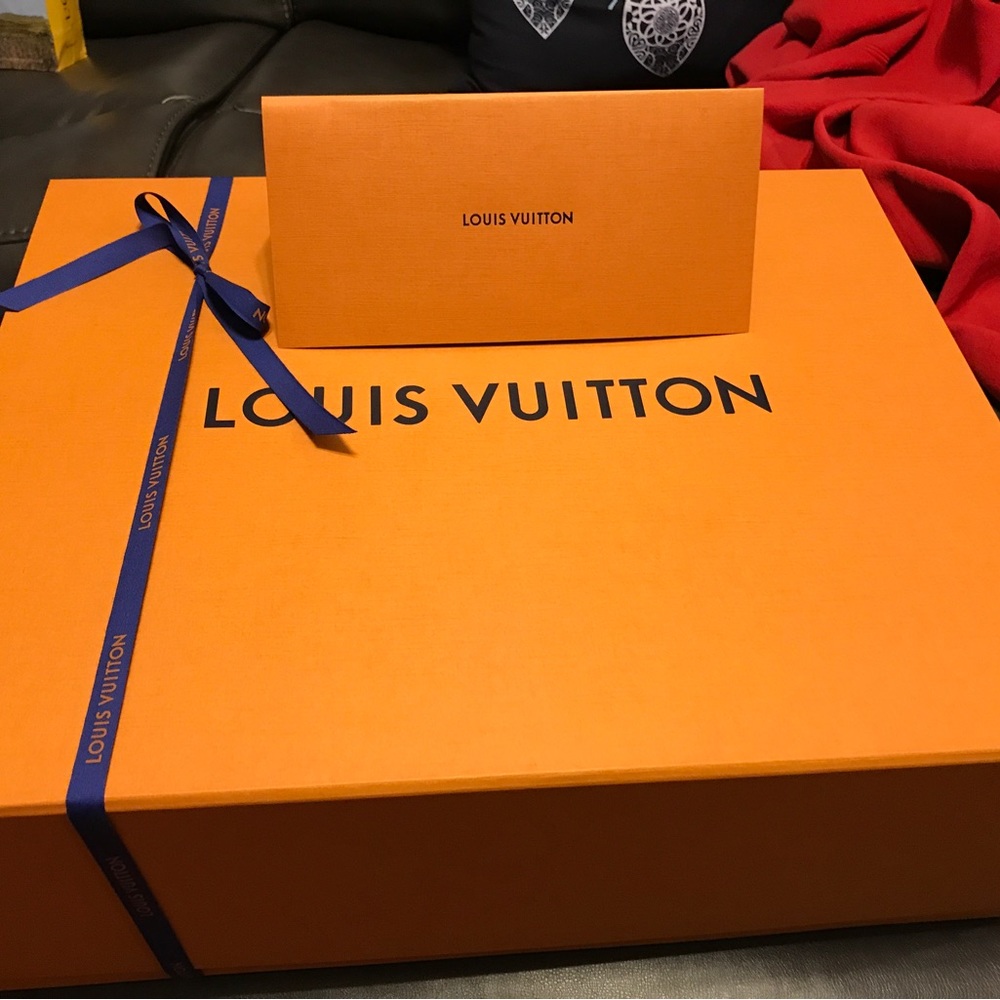 Louis Vuitton Handbag - Picture 3 of 5